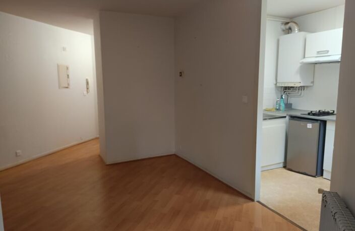 STUDIO COEUR DE VILLE EN REZ DE CHAUSSEE AVEC TERRASSE — photo 3