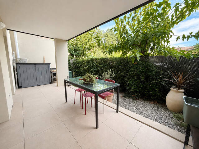 PIERREFEU DU VAR RARE A LA VENTE Bel appartement récent T2 avec terrasse, jardin et 2 parkings — photo du bien