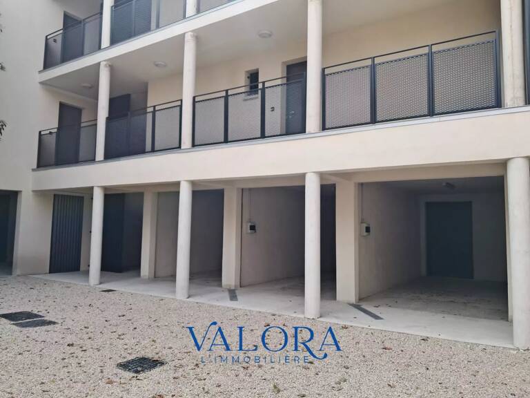 BOX env. 20 m2 - centre-ville de SAINT-REMY-DE-PROVENCE — photo 1