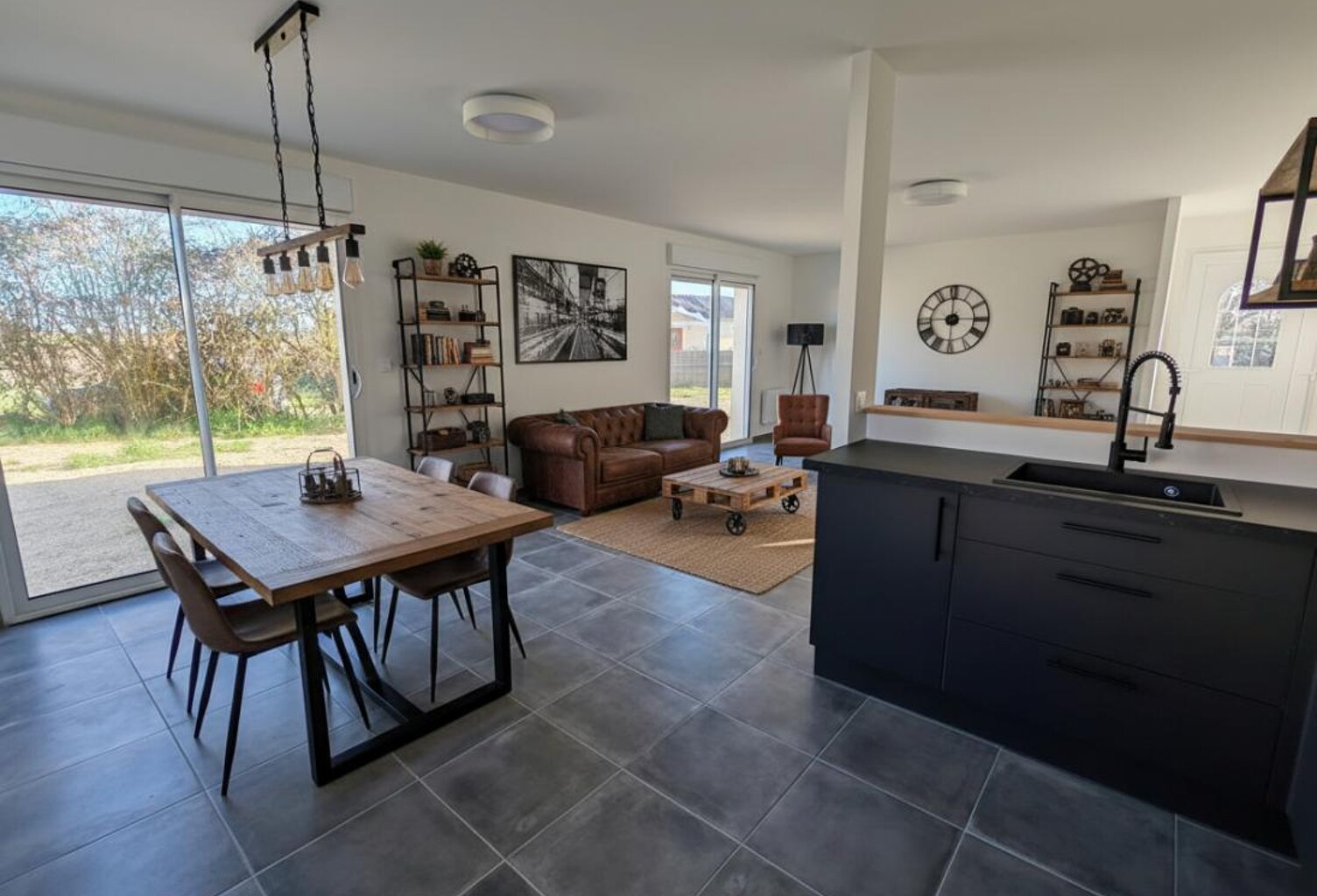Maison neuve de plain pied  de 101 m2 secteur Civray, 3 chambres, jardin — photo 1