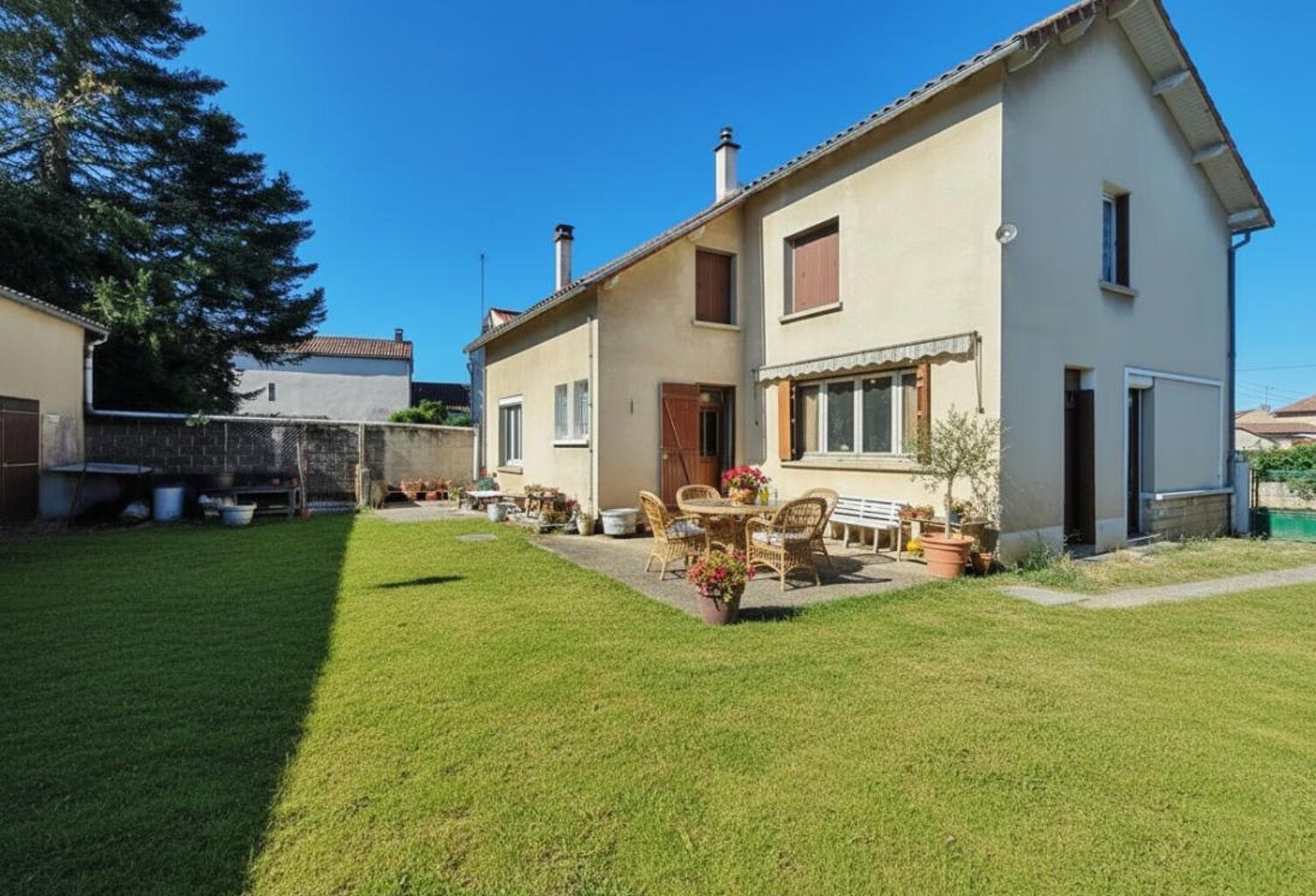 Maison de 185 m2  à Bignoux , 5 chambres , jardin, cour, grange — photo 1