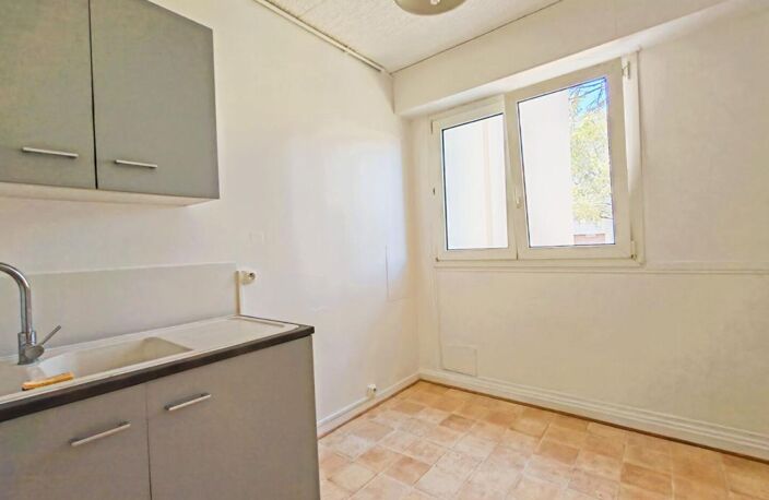 Appartement  T2  de 54 m 2  à Saint Benoit non meublé, cuisine indépendante, 1 chambre — photo 4