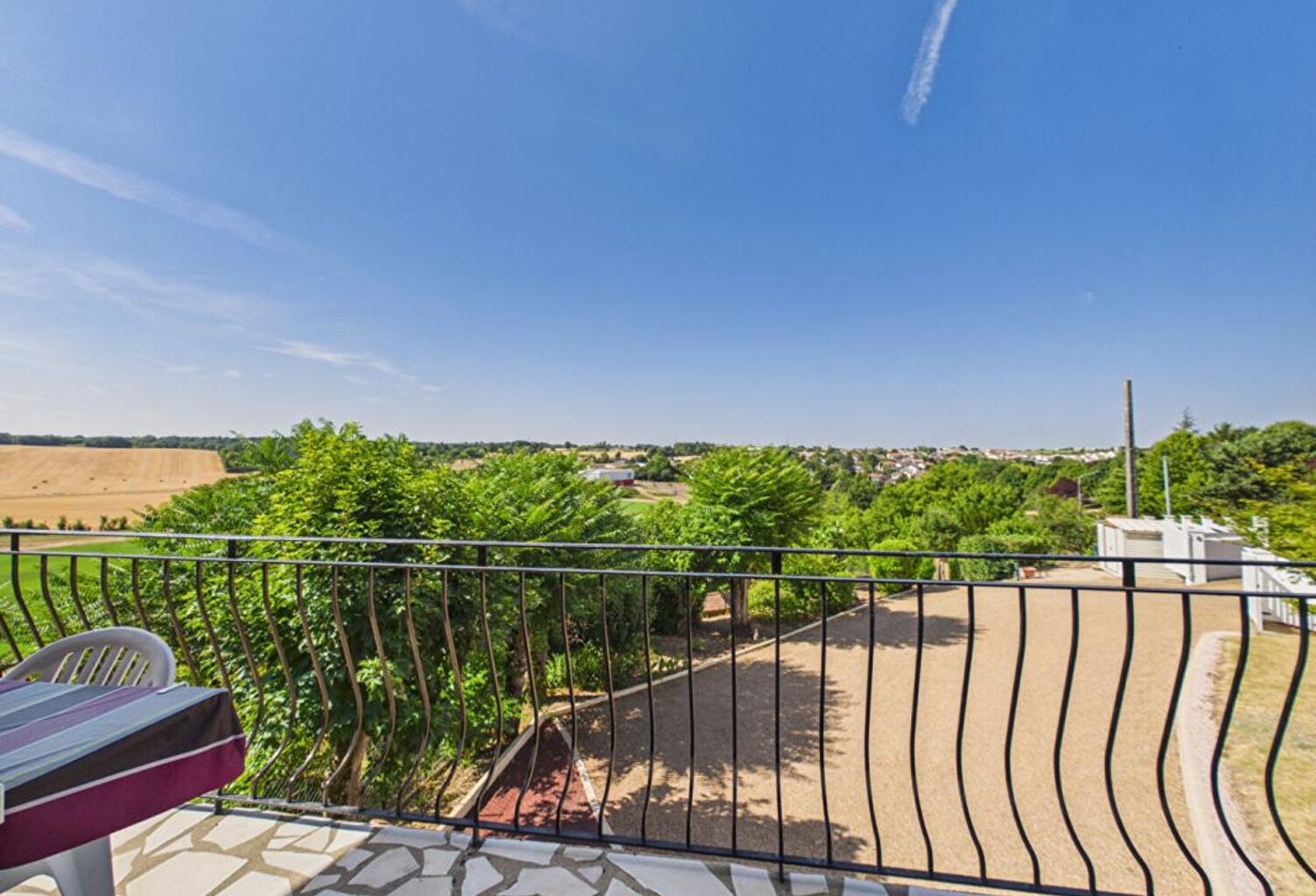 Maison de 105 m2 au coeur de Montamisé , 3 chambres, jardin, garage , grand sous sol — photo 1