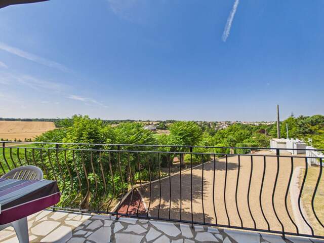 Maison de 105 m2 au coeur de Montamisé , 3 chambres, jardin, garage , grand sous sol — photo du bien