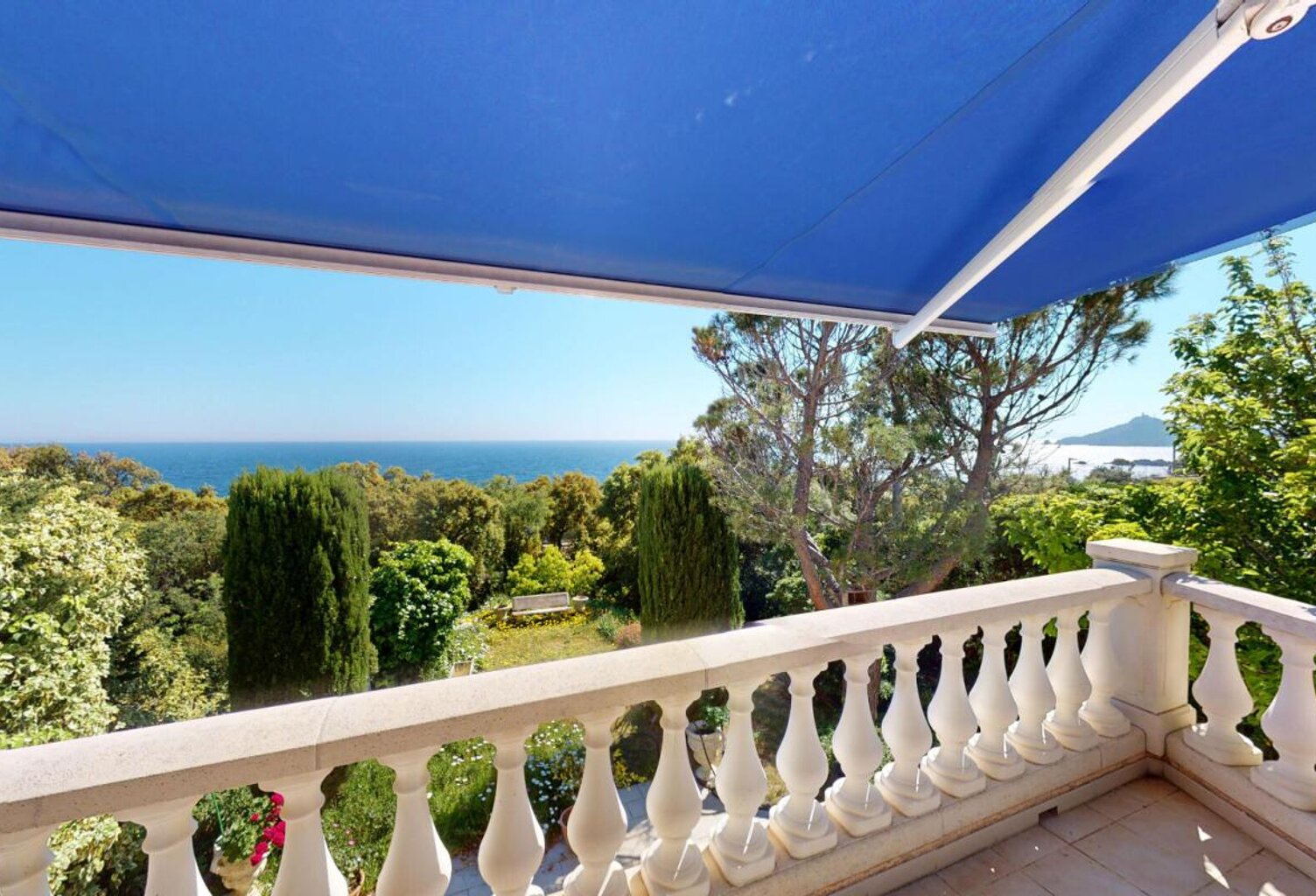 VILLA 150m² - ANTHÉOR - VUE MER et DRAMONT - DOMAINE PRIVÉ — photo 1