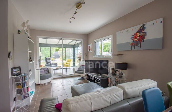 SAUJON – MAISON CONTEMPORAINE AVEC PISCINE INTERIEURE — photo 4