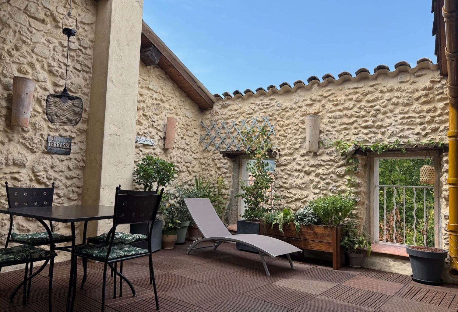 Maison de village en pierre rénovée avec terrasse tropézienne à Argeliers – 173 m² — photo 1