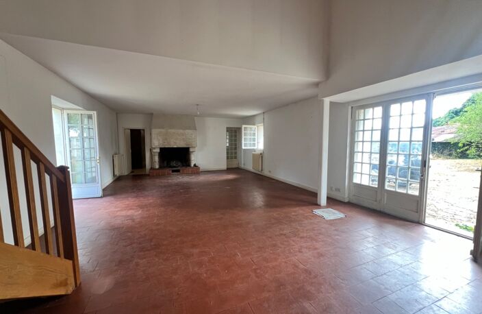 LONGÈRE DE CARACTÈRE – 230 m² – CHARME, VOLUMES & AUTHENTICITÉ – 20 MINUTES AU NORD DE CHÂTELLERAULT — photo 4