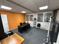 Bureau à louer VENISSIEUX (69), à 50m du périphérique, bureaux d'une surface totale de 74,57 m² + 3 places de parking — photo 3
