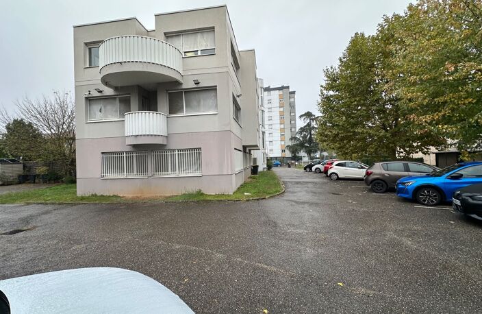 Bureau à louer VENISSIEUX (69), à 50m du périphérique, bureaux d'une surface totale de 74,57 m² + 3 places de parking — photo 5