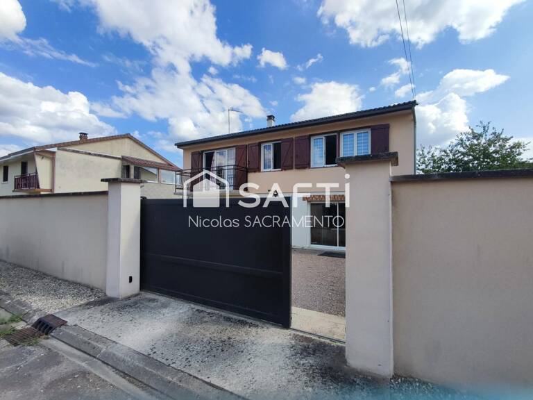 Maison de 4 Chambres à Brienon-Sur-Armançon. — photo 1