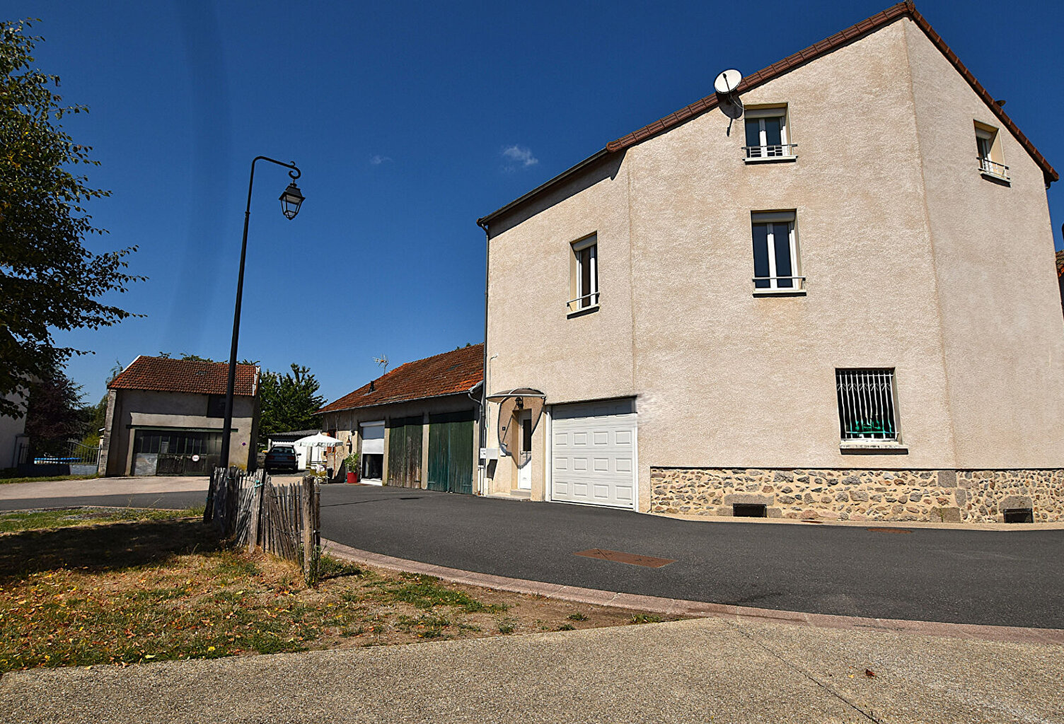 MAISON DE VILLAGE 123M². LE MAYET DE MONTAGNE — photo 1