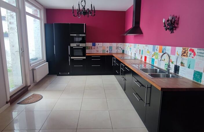 Vente Maison/villa 9 pièces — photo 2
