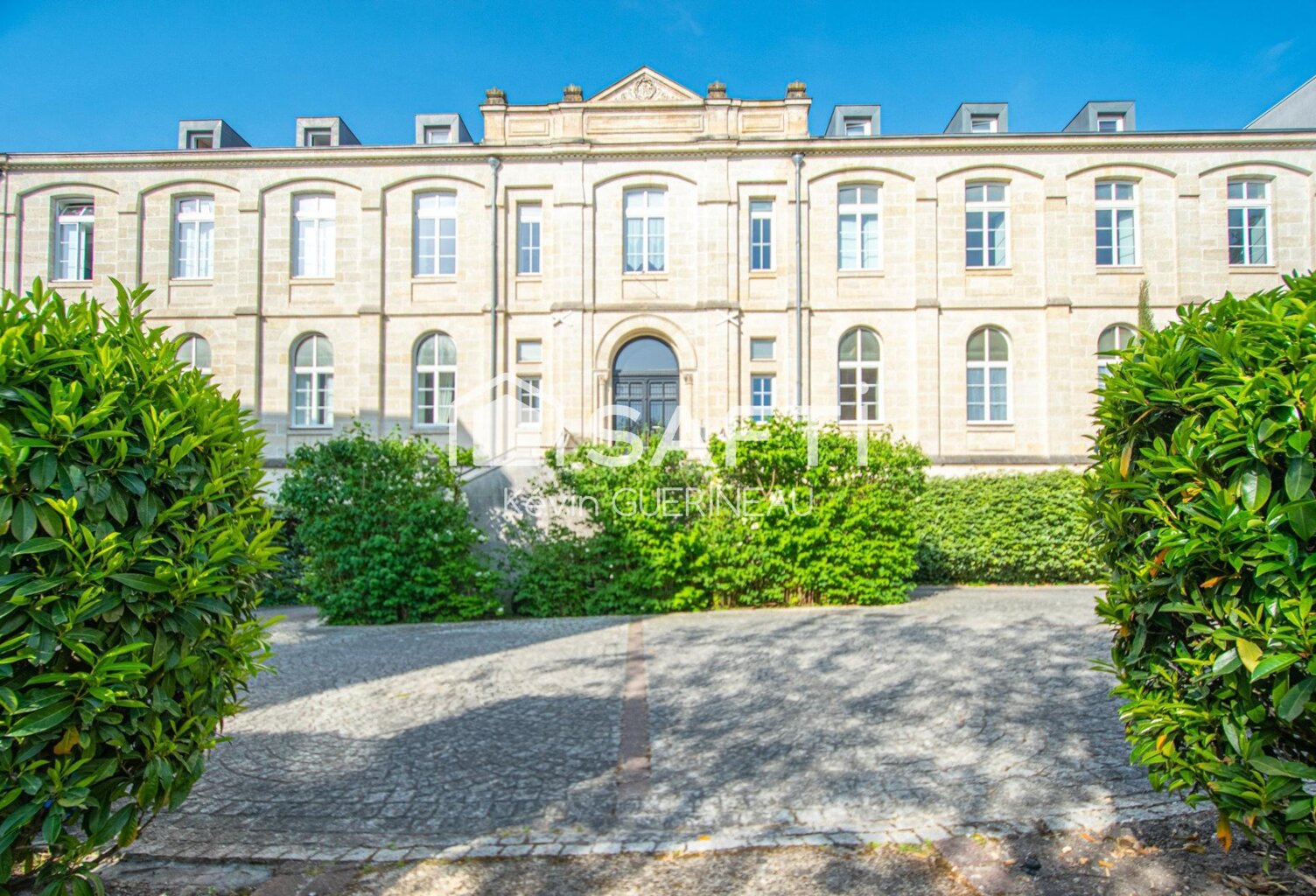 BORDEAUX Appartement de standing 2 chambres et cellier. — photo 1