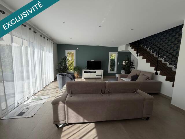 Les Mesneux  Maison contemporaine de 170 m²  4 chambres — photo du bien