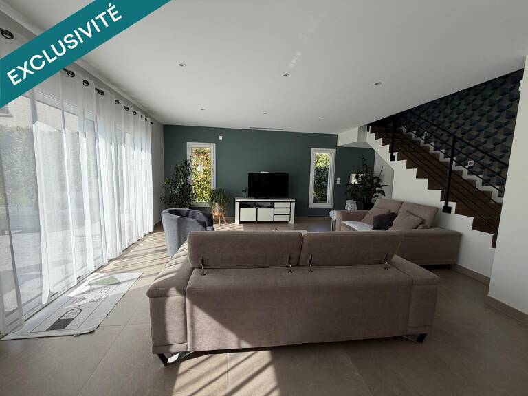 Les Mesneux  Maison contemporaine de 170 m²  4 chambres — photo 1