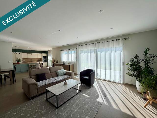 Les Mesneux  Maison contemporaine de 170 m²  4 chambres — photo du bien