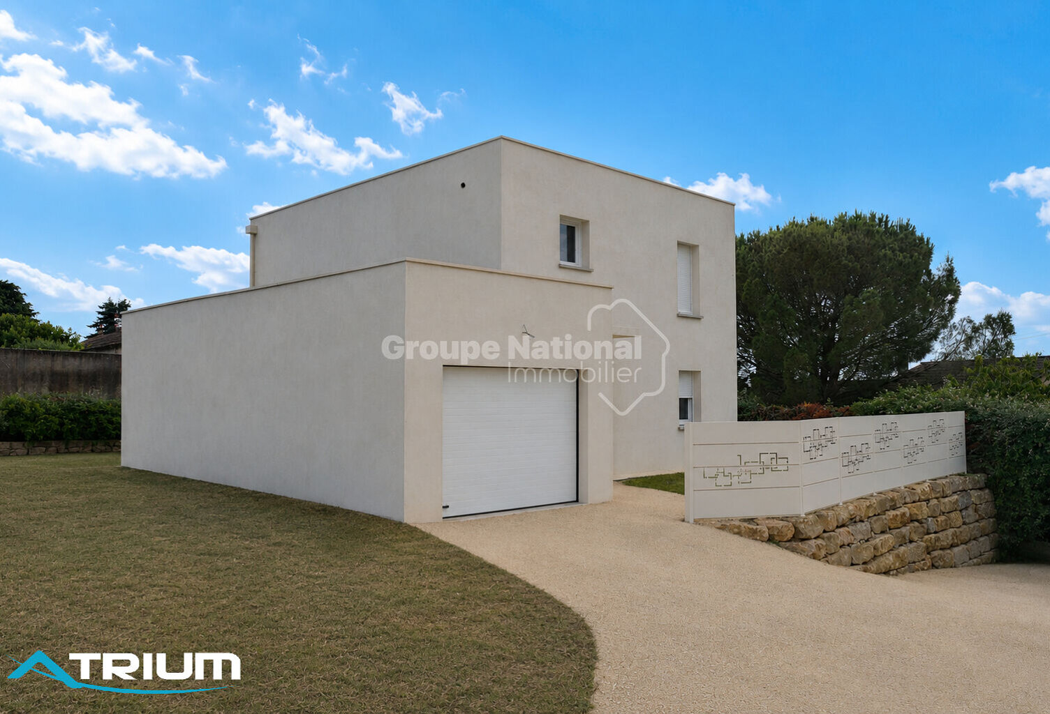 Maison contemporaine T6 de 135,40 m² avec garage et jardin — photo 1