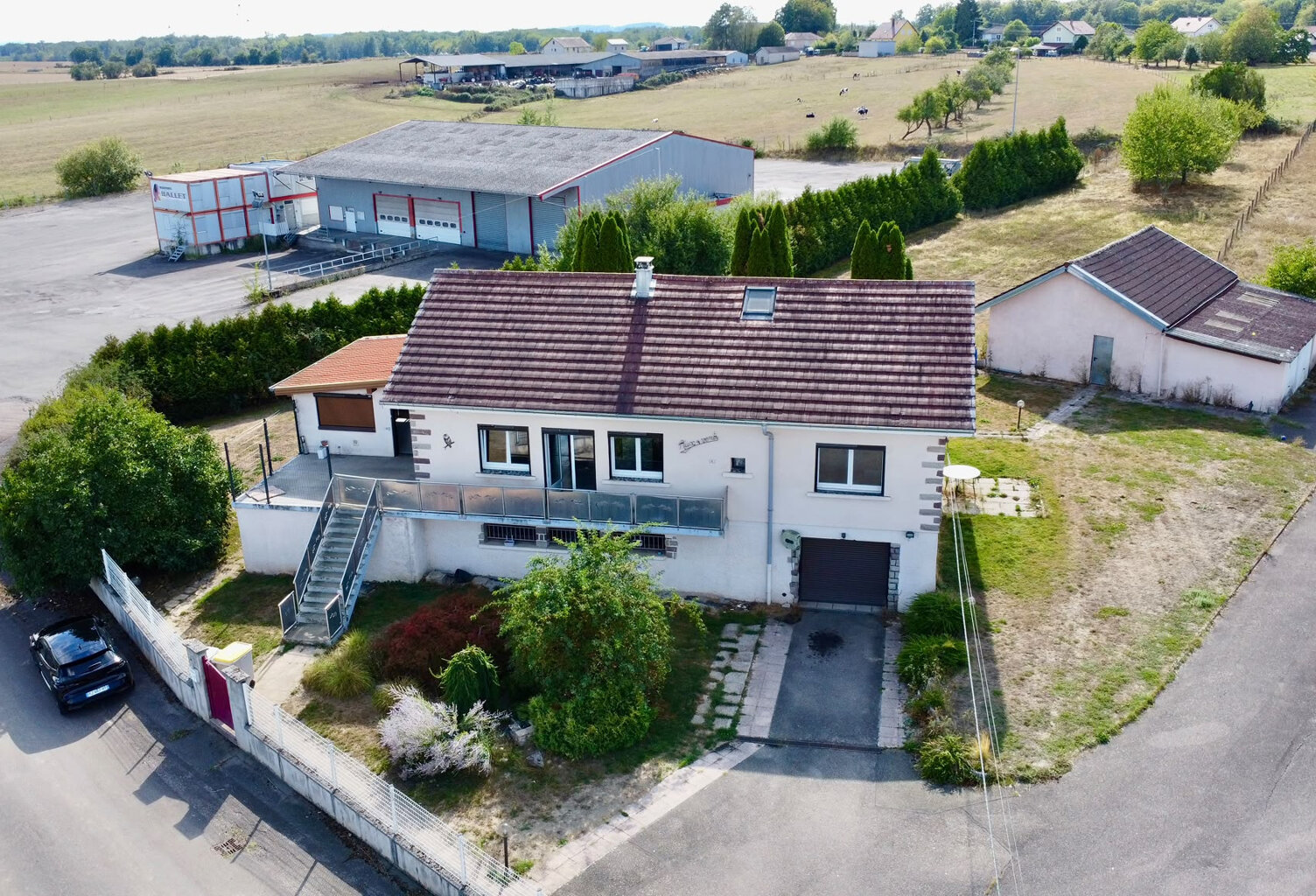 Vente propriété, pavillon +  bâtiment de 700 m2 env sur terr — photo 1
