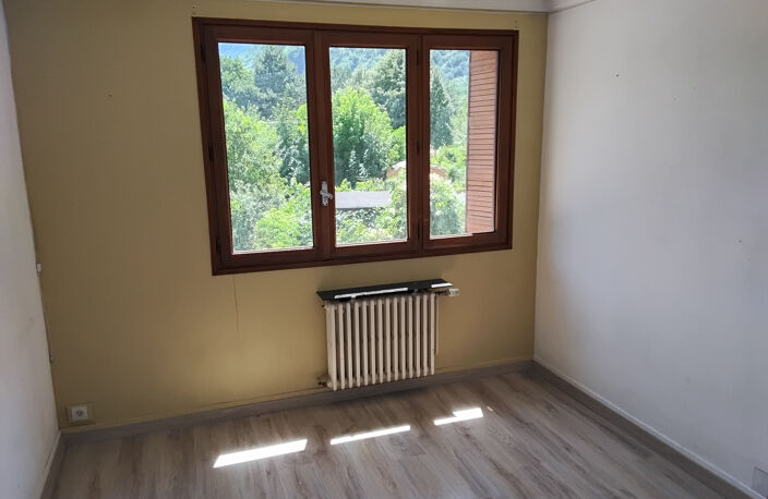 Dans petite résidence, grand T4 de 93m2 avec garage double — photo 2
