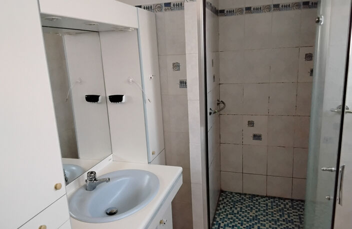 Dans petite résidence, grand T4 de 93m2 avec garage double — photo 4