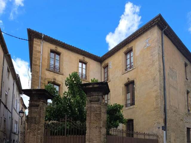 Appartement À Vendre — photo du bien