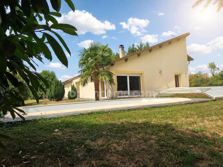 A vendre maison d'architecte avec piscine, 5 chambres, 2 garages et vaste pièce de vie — photo 1