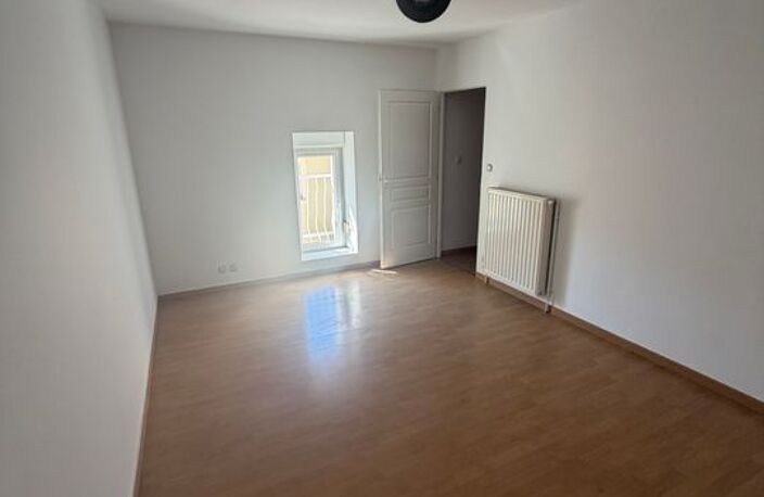 Maison de 120m2 à louer sur Leyr — photo 2