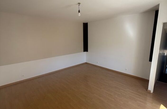 Maison de 120m2 à louer sur Leyr — photo 3