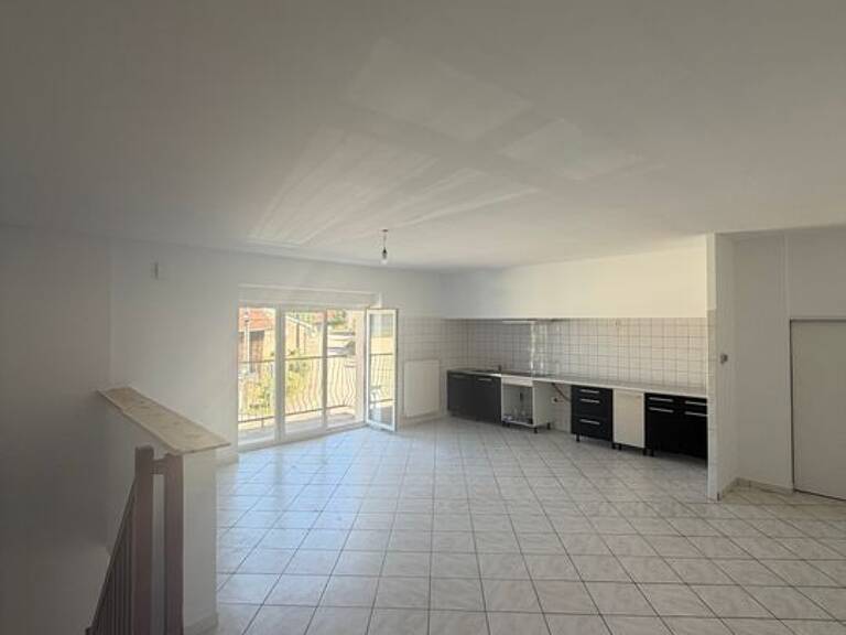 Maison de 120m2 à louer sur Leyr — photo 1