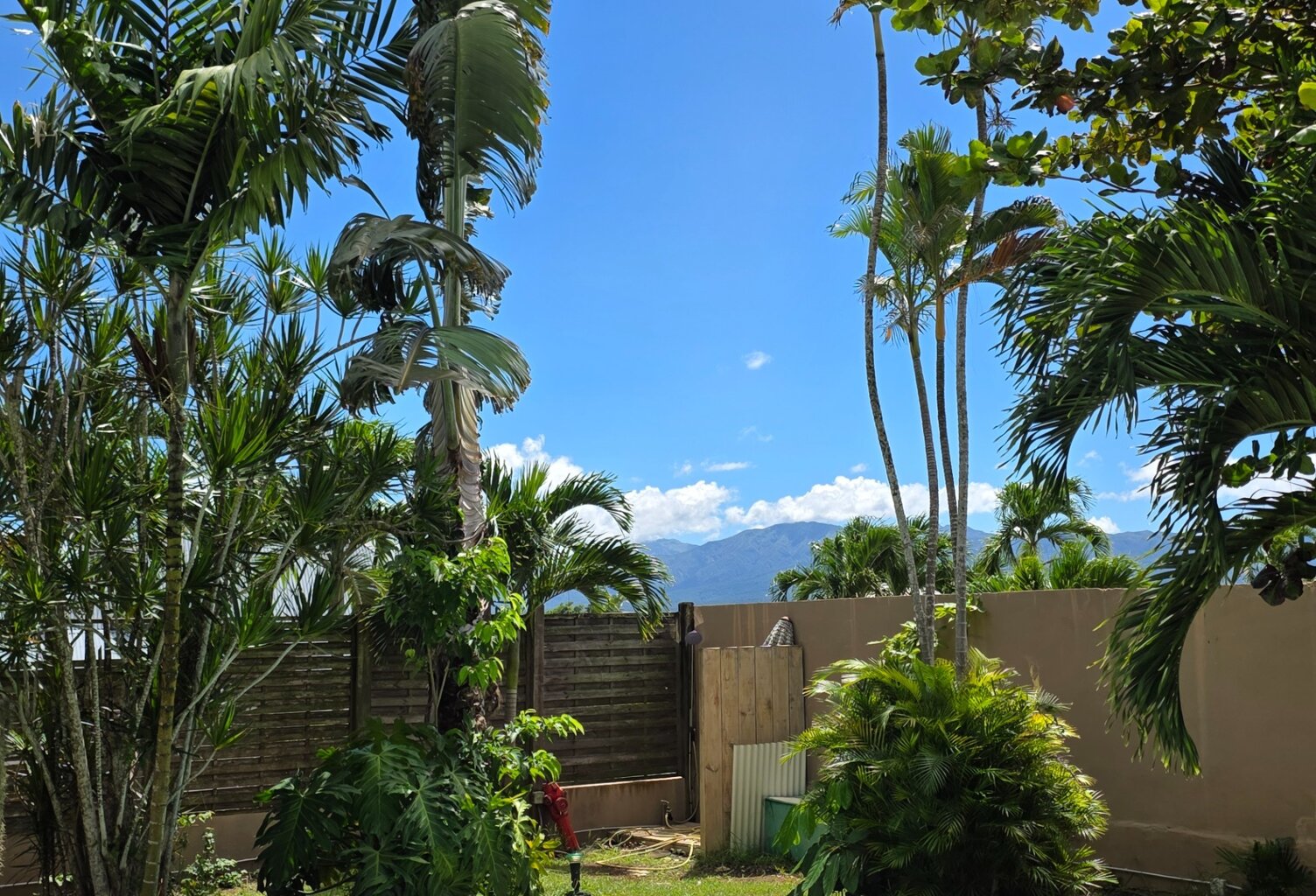 A CONVENANCE VUE DEGAGEE Villa avec piscine et garage — photo 1