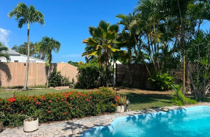 A CONVENANCE VUE DEGAGEE Villa avec piscine et garage — photo 4