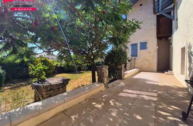 À vendre Collonges 01550 - Maison en pierre rénovée 4 chambres avec jardin et garage — photo du bien