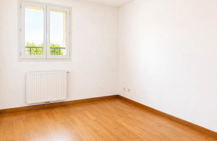 Maison de plain-pied 3 chambres avec jardin et stationnement privatif. — photo 4