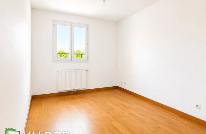 Maison de plain-pied 3 chambres avec jardin et stationnement privatif. — photo 5