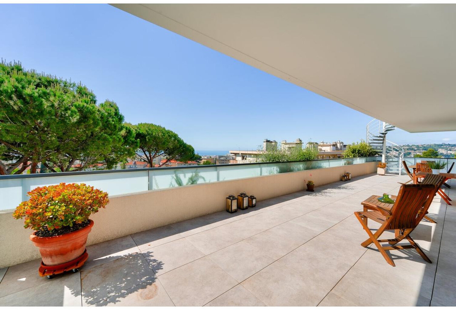 Nice Cimiez - Rare - Toit-terrasse avec espace de vie de 152 m2 et ses deux immenses terrasses — photo 1