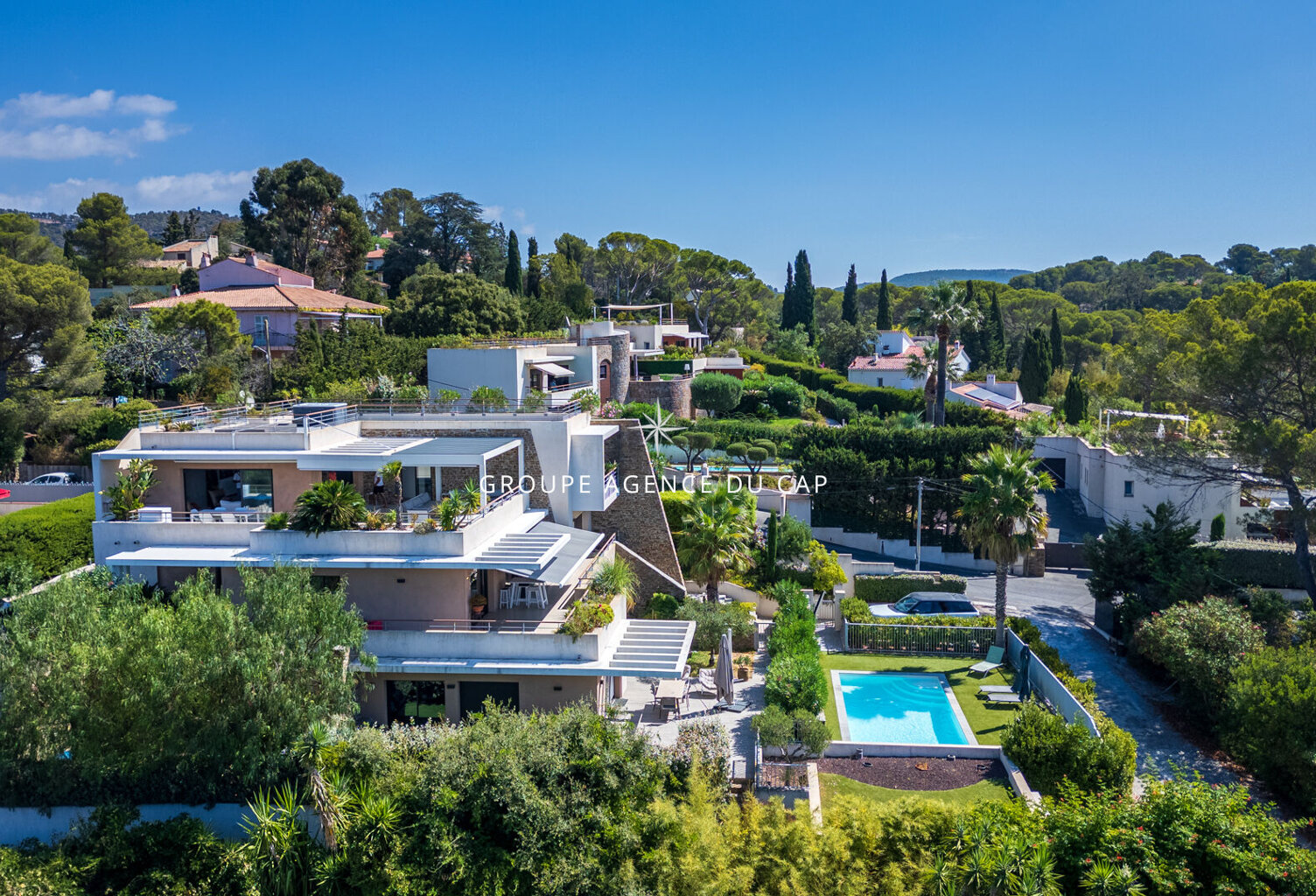 APPARTEMENT VILLA TOIT 5 PIECES VUE MER PANORAMIQUE TERRASSE SOLARIUM  JACCUZZI PISCINE GARAGE PLAGE ET COMMERCES A PIED A SAINT RAPHAEL BOULOURIS — photo 1