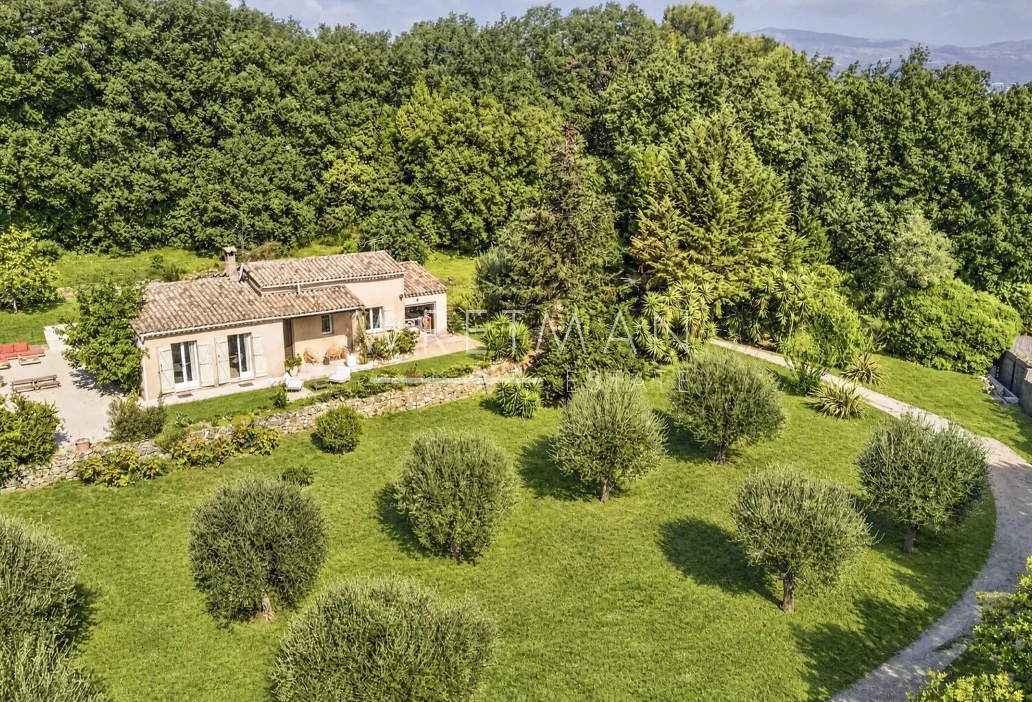 Villa avec 3 chambres et grand terrain plat à pied du village – — photo 1