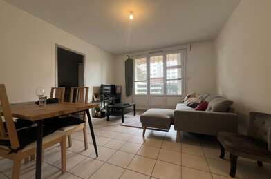 Appartement 3 pièces 877 €