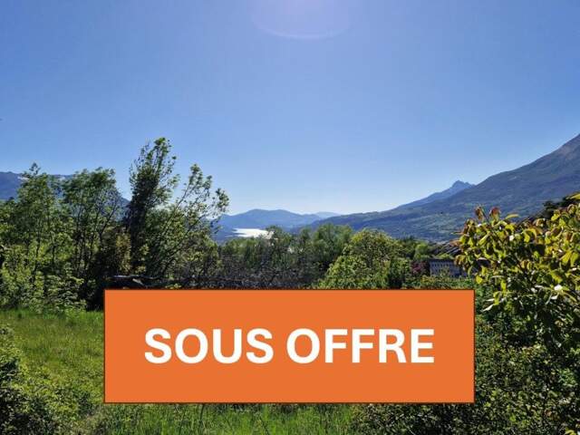 Terrain constructible de 915 m2 à Saint-Sauveur — photo du bien