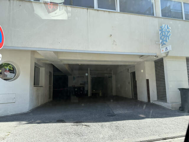 Garage box - Centre ville - — photo du bien