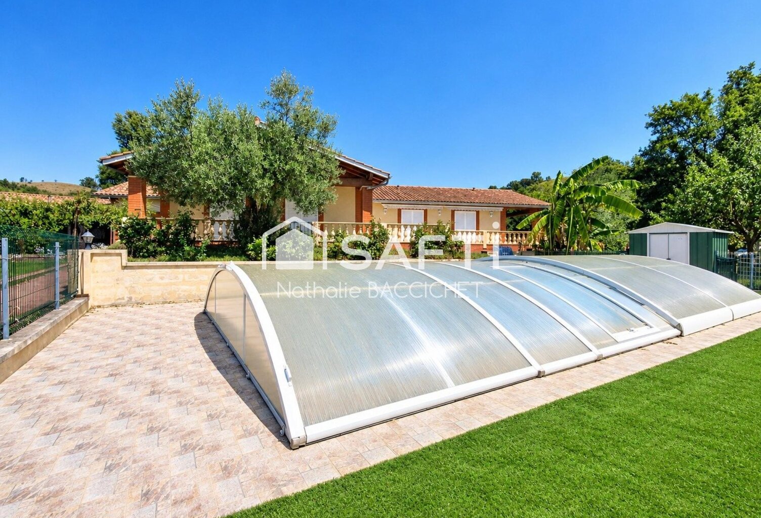 maison familiale un bel extérieur avec piscine — photo 1