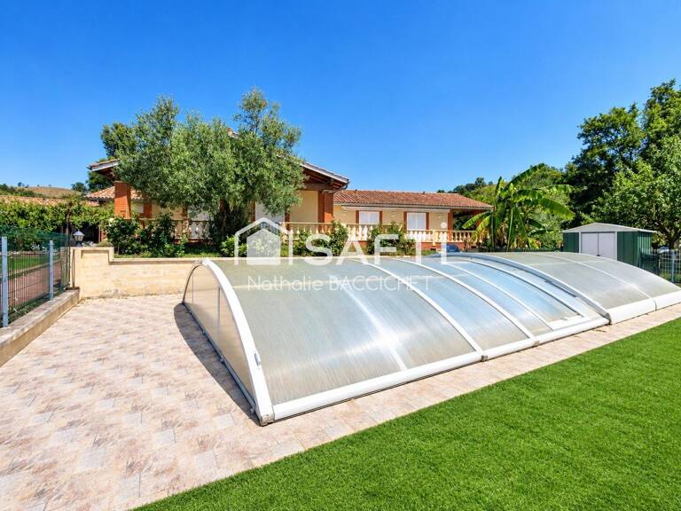 maison familiale un bel extérieur avec piscine — photo 1