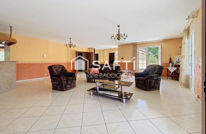 maison familiale un bel extérieur avec piscine — photo 3