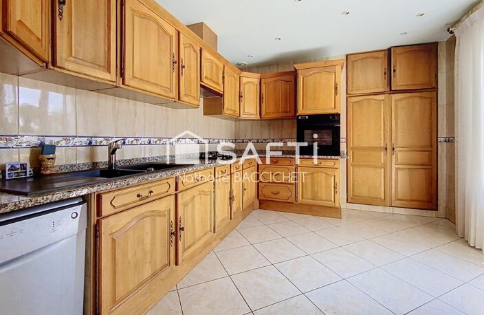 maison familiale un bel extérieur avec piscine — photo 5