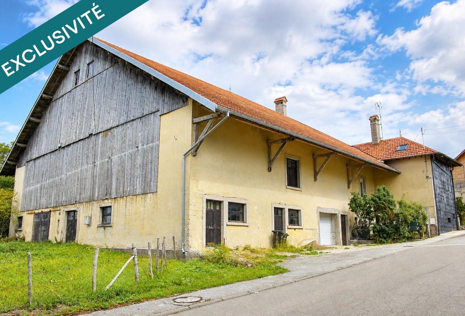 Ferme franc-comtoise 3 logements loués et surface brute aménageable — photo 1