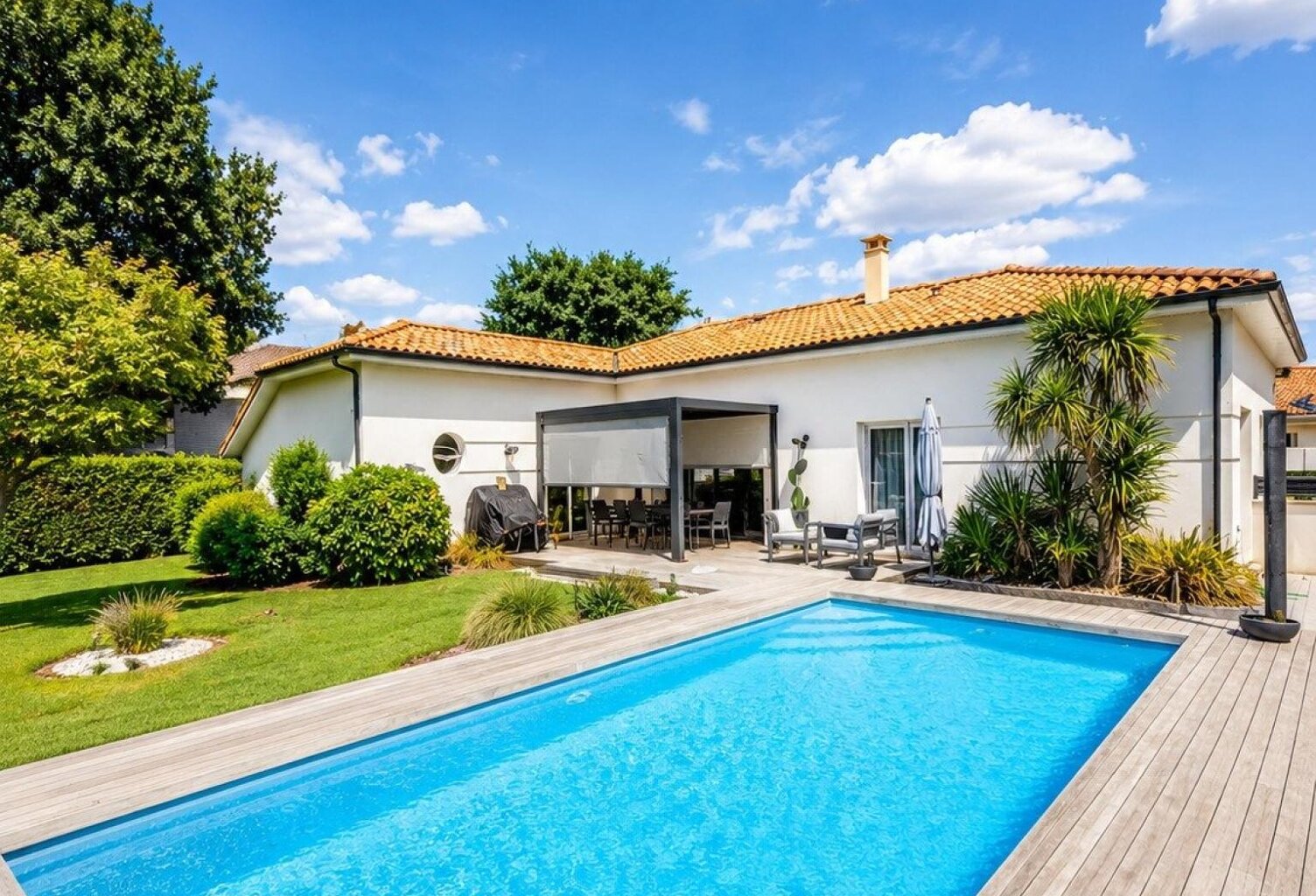 130 m²  4 chambres  900 m²  Piscine & sérénité - La maison que vous n'aviez pas encore imaginée — photo 1