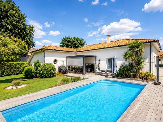 130 m²  4 chambres  900 m²  Piscine & sérénité - La maison que vous n'aviez pas encore imaginée — photo du bien