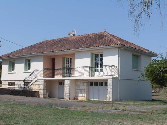 Maison familiale avec 3 000 m² de terrain, dépendance et sous-sol complet — photo du bien