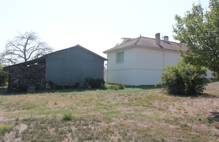 Maison familiale avec 3 000 m² de terrain, dépendance et sous-sol complet — photo 3